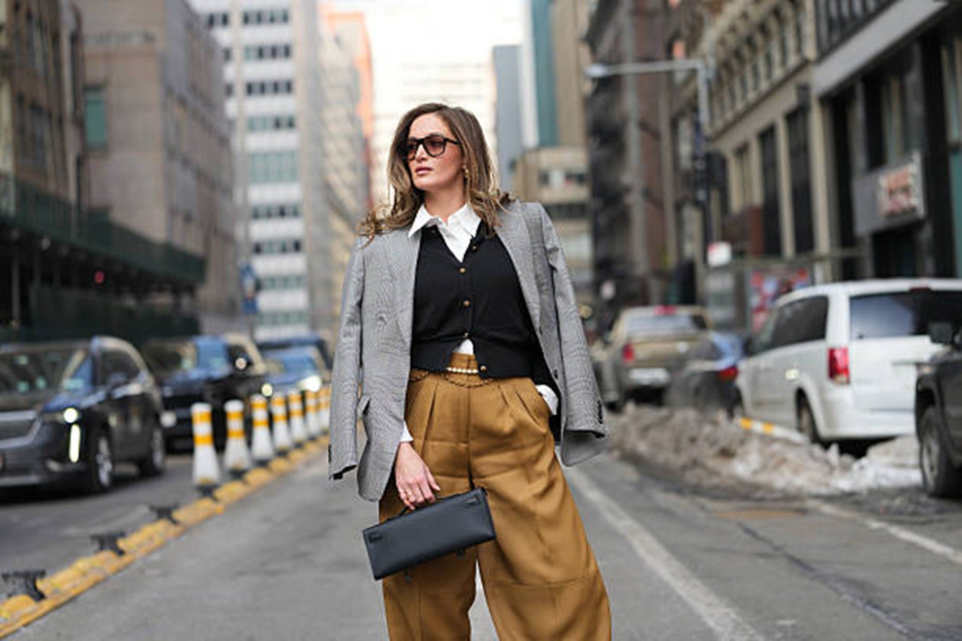 How to Style Cotton Pants for Workweek to Weekend Outfits