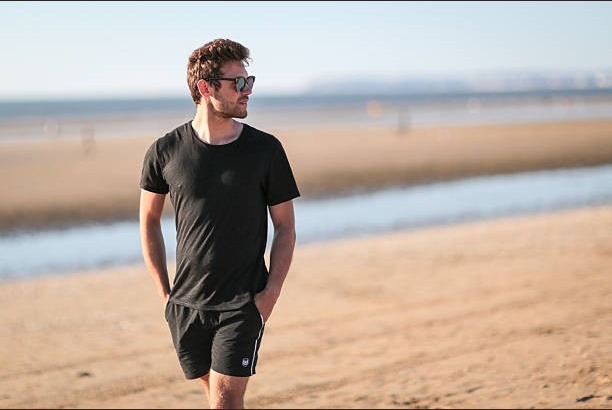 How to Choose the Right Fabric Weight for Short-Sleeve Tees in Hot Weather